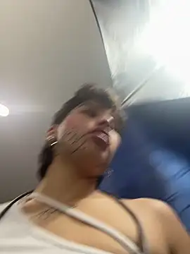 DayanaDG 即時 XXX 聊天