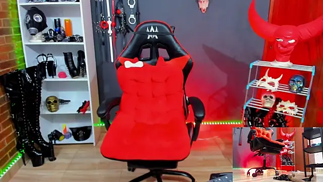 Yelena_LatexMaiden's Live XXX Chat