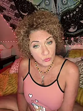 XXX chat uživo modela SuzyCatzz