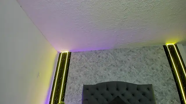 GiannaSlimJB's Live XXX Chat