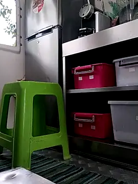 emiliemilf Chat XXX in diretta