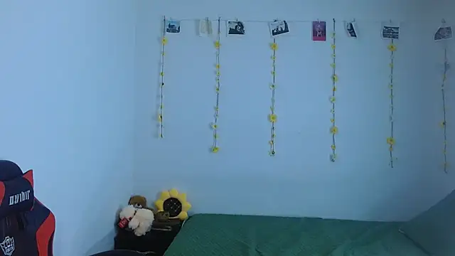 sajecrismaa's Live XXX Chat