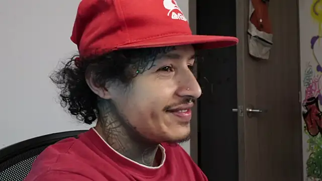 trieone: онлайн-секс-чат