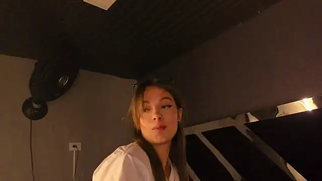 AmmyJones_ Live XXX Chat