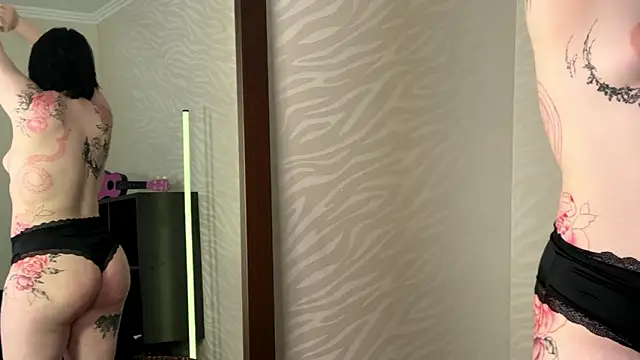 MidnightSophia's Live XXX Chat