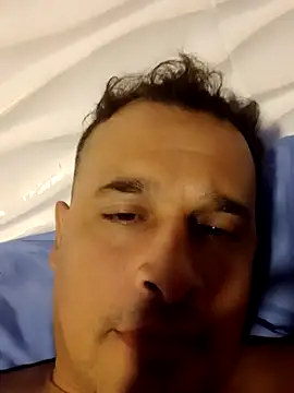 Ezehombre: διαδικτυακό σόου στην κάμερα