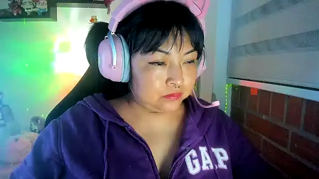 Chat XXX ao vivo de Shaddycute_