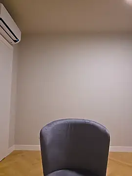 Chatroom XXX en direct de MiaRides19