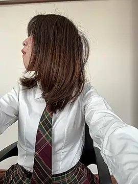 littleqiu: онлайн-секс-чат