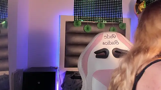 XXX chat uživo modela adhalee_js