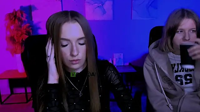 doll_vey élő XXX-chatje