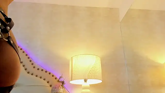 EllaEvanzz élő XXX-chatje