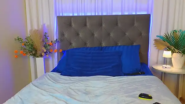 Ariana_Petite Chat XXX in diretta