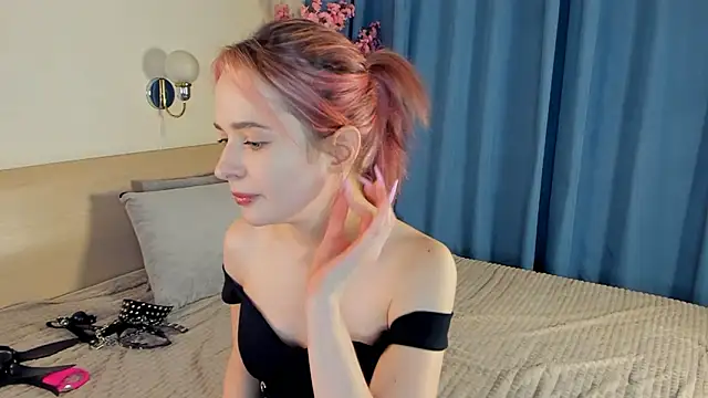 PeachMirth's Webcam Show