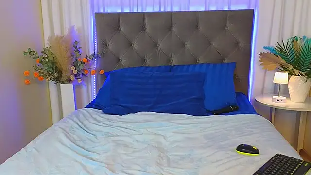 Ariana_Petite: онлайн-секс-чат