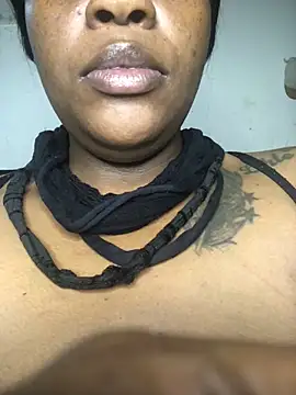 BigJugsCandyxx's Live XXX Chat