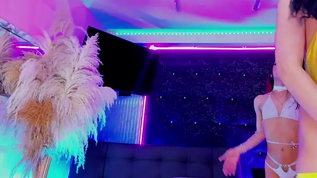 Queens_Wonders_Blonders' Live XXX Chat