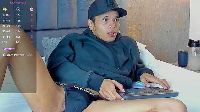 Chat XXX en directo de Alejandroo_Montenegro