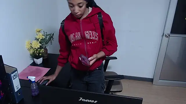 esmeralda-bk Adlı Modelin Canlı XXX Sohbeti