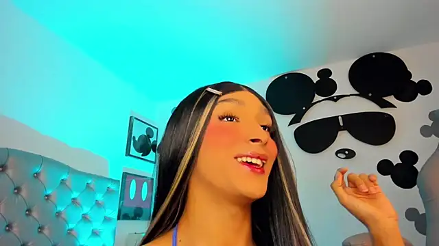 Show modela AdharaSkinny_ na web-kameri