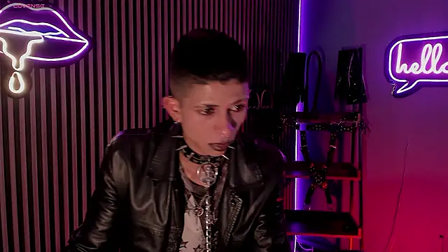 Maximoking26: διαδικτυακό σόου στην κάμερα