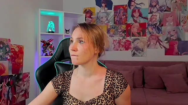 ElaraVoltage Webcam Show