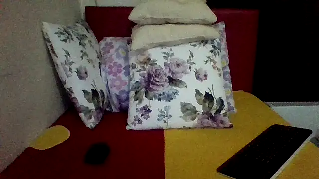 st206boy Show in webcam