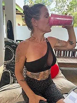 Chat XXX en directo de mommyselenafit_