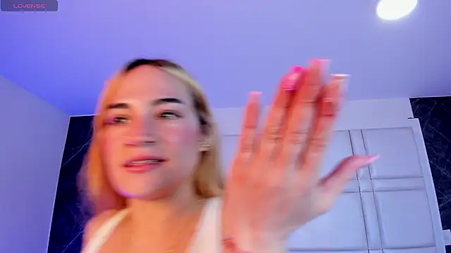 MadisonAnngel: онлайн-секс-чат