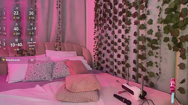 Love_is_Lola's Live XXX Chat