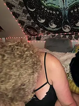 SuzyCatzz Live XXX-Chat