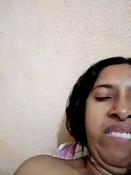 hotaniani Adlı Modelin Canlı XXX Sohbeti