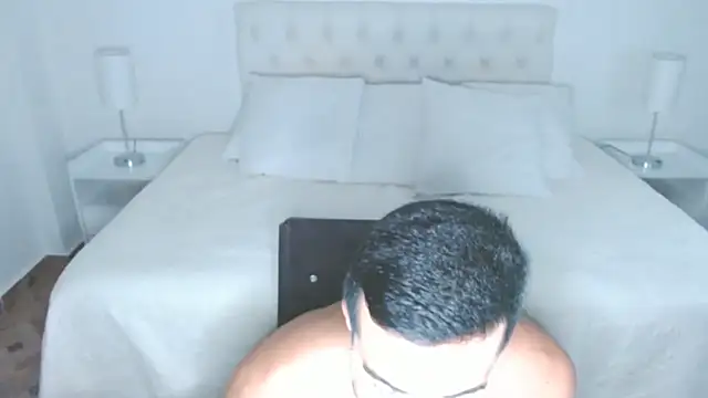 mr_hunterx Show in webcam