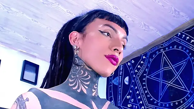 Mia_Goth 라이브 XXX 채팅