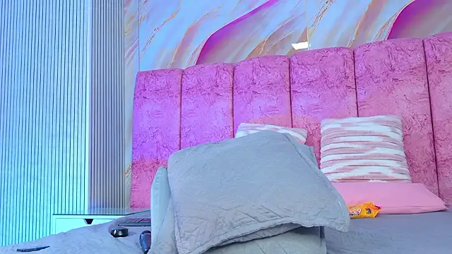 XXX chat uživo modela emmacurvy