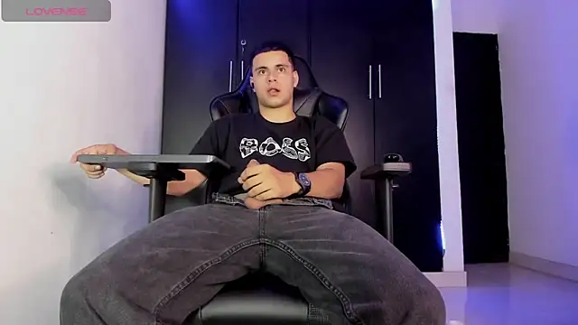 Liam_Mateo Adlı Modelin Canlı XXX Sohbeti