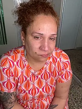 Chat +18 de ladycreamypr2 ao vivo