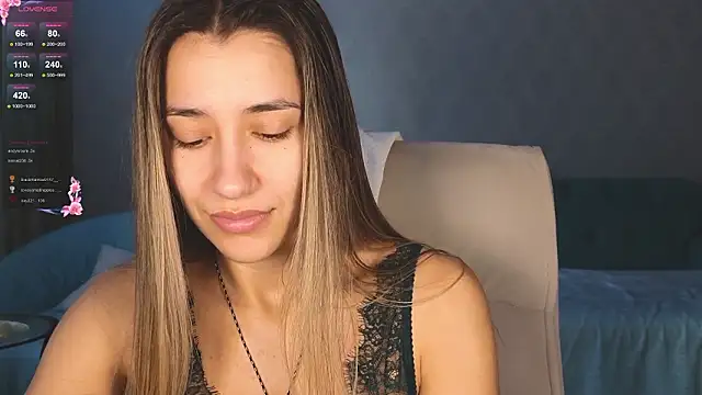 hot_ass_18 Adlı Modelin Canlı XXX Sohbeti