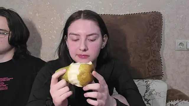 love_lina_muuur Adlı Modelin Canlı XXX Sohbeti