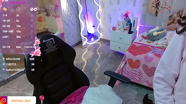 XXX chat uživo modela MARIANA_TAY1