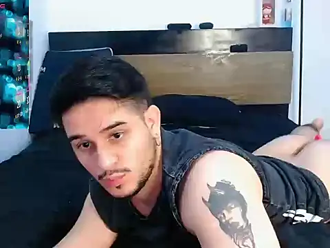 colin_lewis1: онлайн-секс-чат