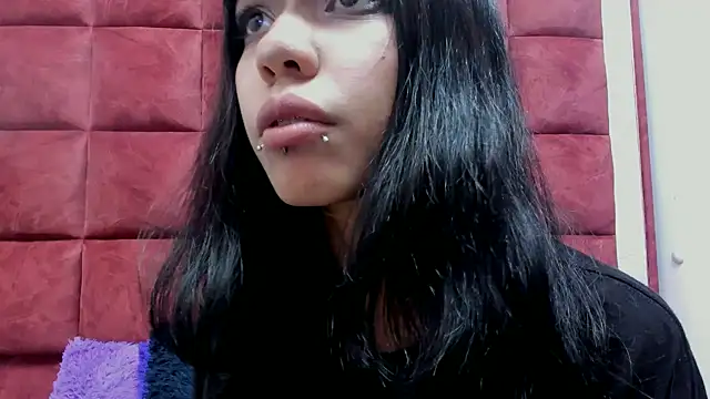 DAKOTALUCIFENA 即時 XXX 聊天