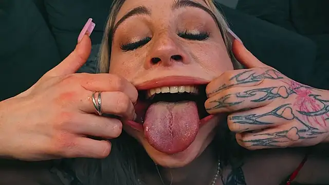 Ashley-Urban: онлайн-секс-чат