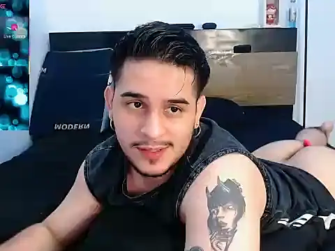 colin_lewis1: онлайн-секс-чат