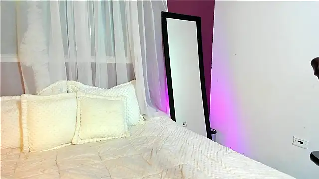 Nicole_Brown1126's Webcam Show