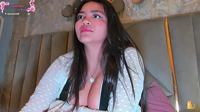 Chat XXX en directo de KimDevinne