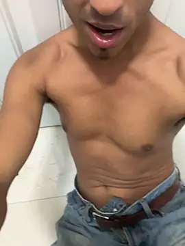 ZF-Athlete Adlı Modelin Canlı XXX Sohbeti