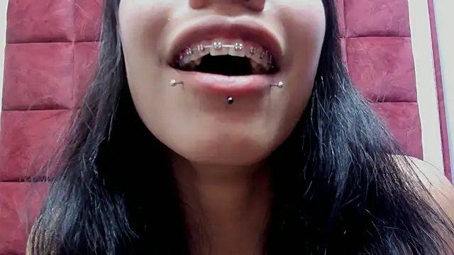 DAKOTALUCIFENA's Live XXX Chat