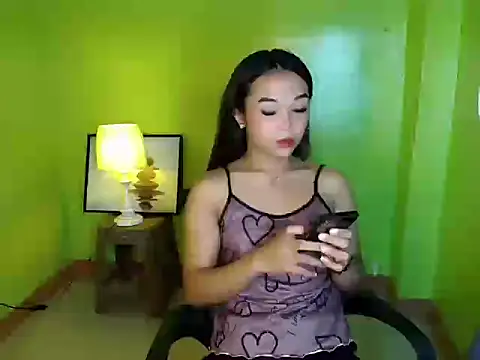 TsCyra_foxxx: διαδικτυακό σόου στην κάμερα