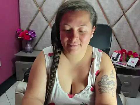 Sarah_Boobs_: онлайн-секс-чат